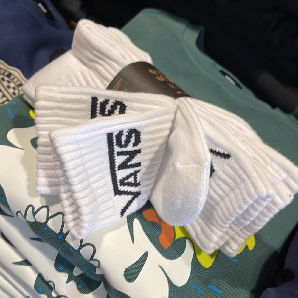 Vans Socks 3 pairs set CREW VANS.
"OFF THE WALL" White/White
NWT - Picture 3 of 16